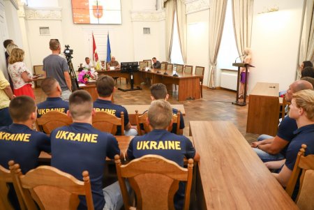 Мэр Одессы Геннадий Труханов вручил почетные городские награды регбистам-победителям чемпионатов Европы (фото)