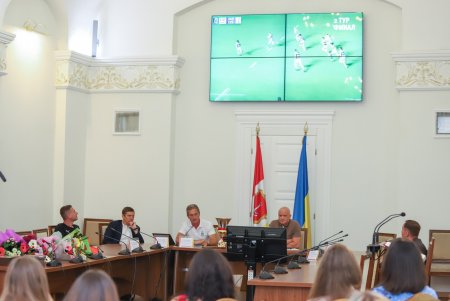 Мэр Одессы Геннадий Труханов вручил почетные городские награды регбистам-победителям чемпионатов Европы (фото)