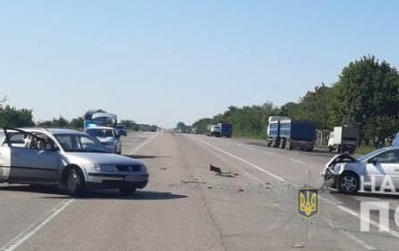 Под Одессой столкнулись два автомобиля: пострадал мужчина, его жена и внучка (фото)