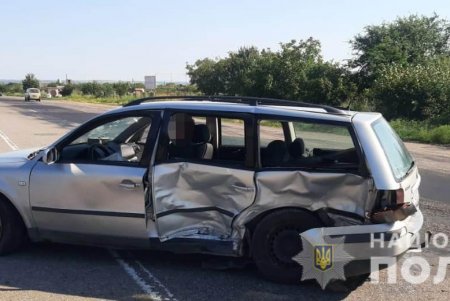 Под Одессой столкнулись два автомобиля: пострадал мужчина, его жена и внучка (фото)