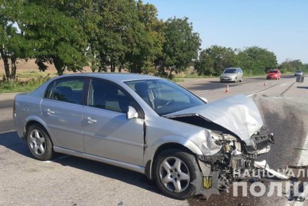 Под Одессой столкнулись два автомобиля: пострадал мужчина, его жена и внучка (фото)