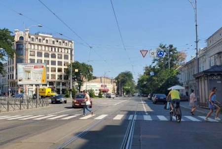 На Тираспольской площади обновили дорожную разметку (фото)