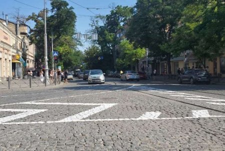 На Тираспольской площади обновили дорожную разметку (фото)