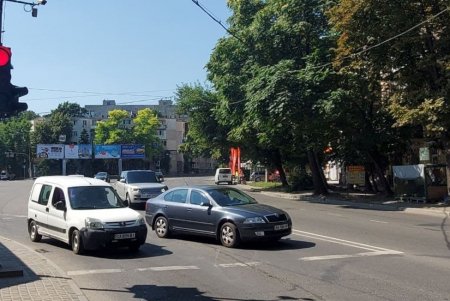 Светофоры города модернизируют, оборудуя бесперебойными системами питания (фото)