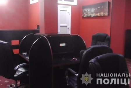 Подпольный игорный клуб ликвидировали в Березовке (фото)