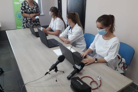 Центр массовой вакцинации от COVID-19 открылся на территории одесского аэропорта: работает без выходных (фото)