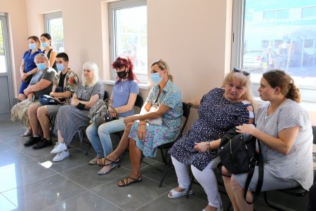 На территории одесского аэропорта заработал центр вакцинации от COVID-19 (фоторепортаж)