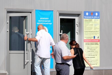 На территории одесского аэропорта заработал центр вакцинации от COVID-19 (фоторепортаж)