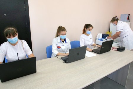На территории одесского аэропорта заработал центр вакцинации от COVID-19 (фоторепортаж)