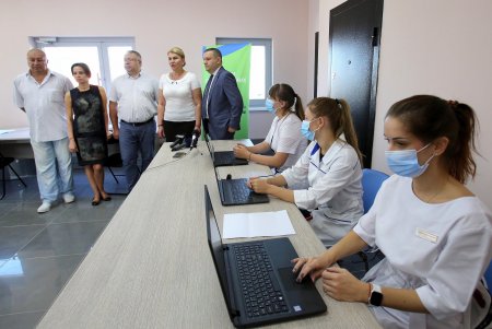 На территории одесского аэропорта заработал центр вакцинации от COVID-19 (фоторепортаж)