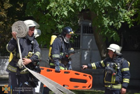 Взрыв кислородных баллонов, пожар и эвакуация пациентов: спасатели провели учения в железнодорожной больнице (фото)