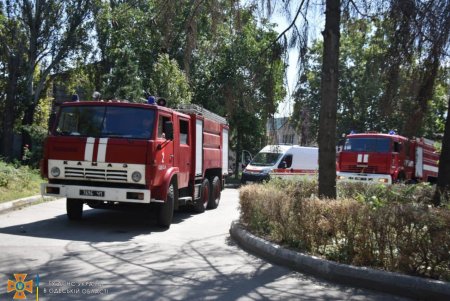 Взрыв кислородных баллонов, пожар и эвакуация пациентов: спасатели провели учения в железнодорожной больнице (фото)