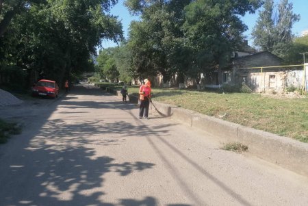 Коммунальщики провели комплексную уборку в трех районах города 
