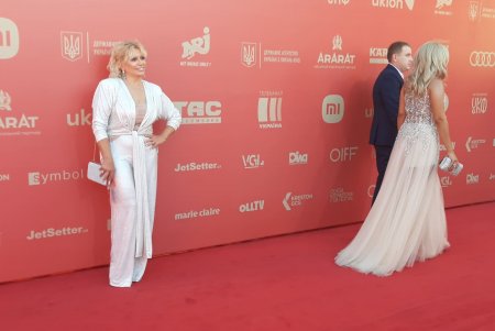 Открытие XII Одесского кинофестиваля началось с красной дорожки (фото)
