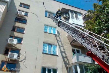 В Измаиле двое детей закрылись в квартире на пятом этаже 