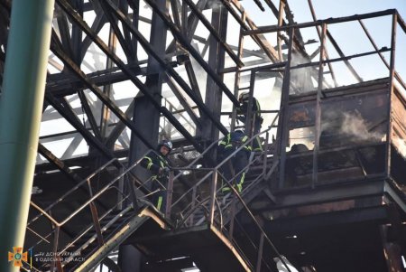 В Одесской области на территории частного порта горел склад площадью 1000 м2 (видео, обновлено)