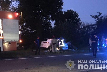 Под Одессой иномарка насмерть сбила пешехода, а рядом с Саратой пассажир легковушки погиб в результате столкновения с грузовиком (фото)