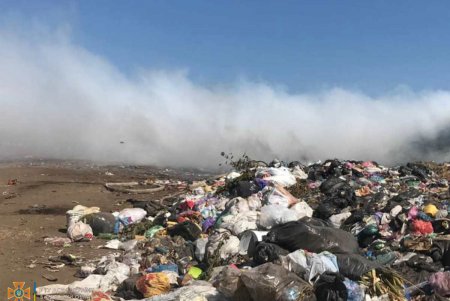 В Белгород-Днестровском районе горела свалка на площади 500 квадратных метров (фото)