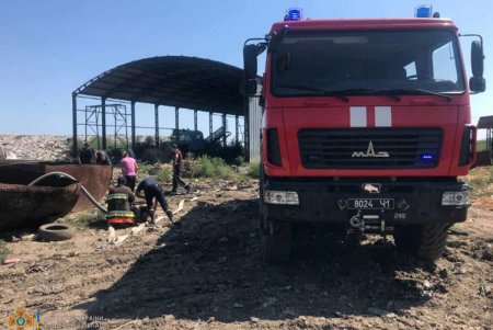 В Белгород-Днестровском районе горела свалка на площади 500 квадратных метров (фото)