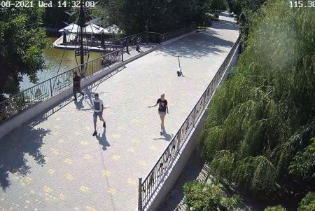 Муниципальные охранники в считанные минуты разыскали потерявшегося в парке Победы ребенка и вернули родителям