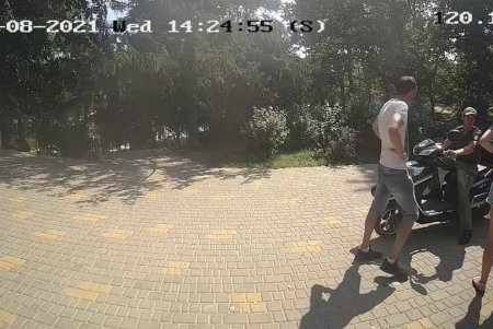 Муниципальные охранники в считанные минуты разыскали потерявшегося в парке Победы ребенка и вернули родителям