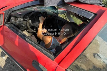 На Овидипольской дороге в результате ДТП легковушку разорвало пополам (фото, дополнено)