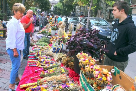 Одесситы празднуют Яблочный Спас (фоторепортаж)