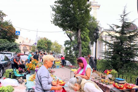 Одесситы празднуют Яблочный Спас (фоторепортаж)