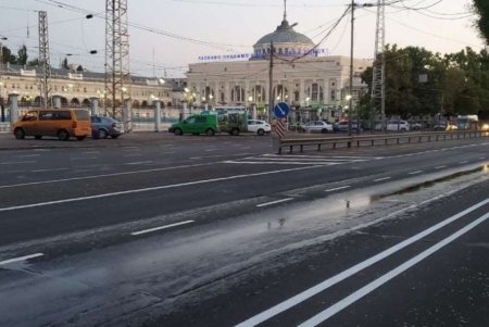 На Пироговской изменили схему дорожного движения с учетом выделенной велодорожки (фото)