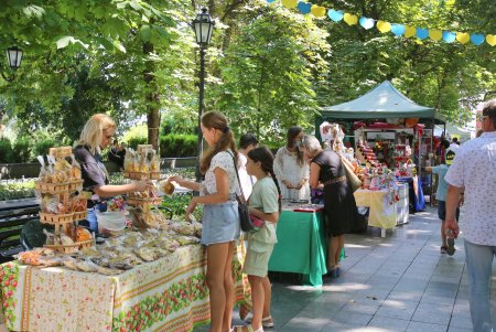 В Одессе состоялась акция «Флаг на маяке» и открылся 13-й Вышиванковый фестиваль (фоторепортаж)