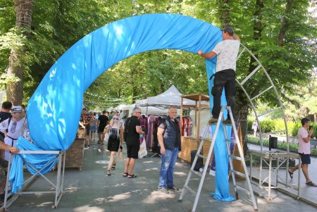 В Одессе состоялась акция «Флаг на маяке» и открылся 13-й Вышиванковый фестиваль (фоторепортаж)