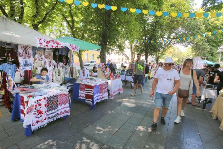 В Одессе состоялась акция «Флаг на маяке» и открылся 13-й Вышиванковый фестиваль (фоторепортаж)