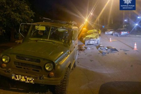 В Малиновском районе водитель Renault въехал в припаркованный УАЗ