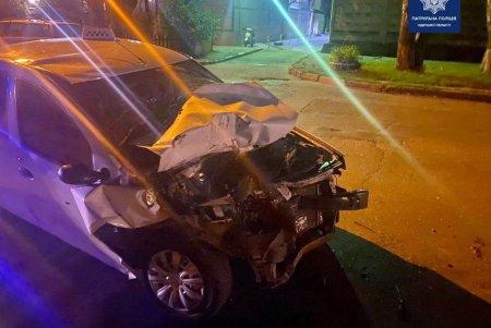 В Малиновском районе водитель Renault въехал в припаркованный УАЗ