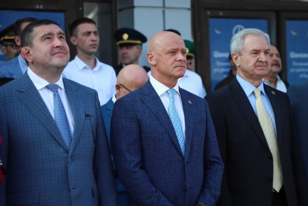 Одесса подняла Государственный Флаг Украины (фоторепортаж)