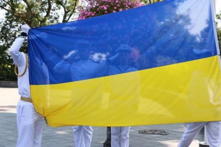 Одесса подняла Государственный Флаг Украины (фоторепортаж)