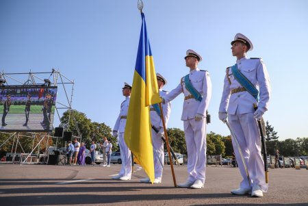 Одесса подняла Государственный Флаг Украины (фоторепортаж)