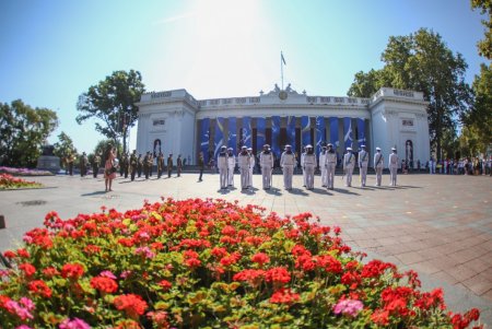 Одесса подняла Государственный Флаг Украины (фоторепортаж)