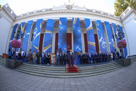 Одесса подняла Государственный Флаг Украины (фоторепортаж)