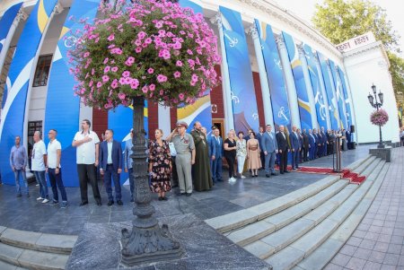 Одесса подняла Государственный Флаг Украины (фоторепортаж)