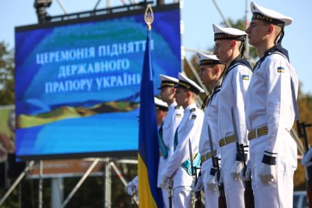 Одесса подняла Государственный Флаг Украины (фоторепортаж)
