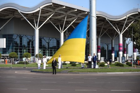 Одесса подняла Государственный Флаг Украины (фоторепортаж)