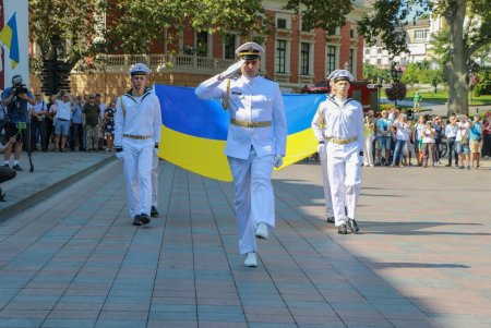 Одесса подняла Государственный Флаг Украины (фоторепортаж)