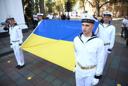 Одесса подняла Государственный Флаг Украины (фоторепортаж)
