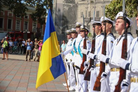 Одесса подняла Государственный Флаг Украины (фоторепортаж)