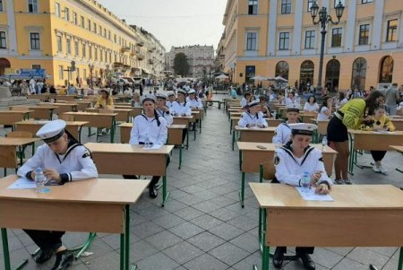 Стали известны имена победителей массового диктанта по украинскому языку, который прошел на Приморском бульваре 