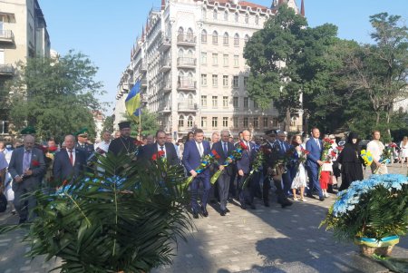 По случаю Дня Независимости Украины в Одессе возложили цветы к памятнику Т. Г. Шевченко (фото)