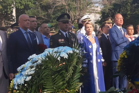 По случаю Дня Независимости Украины в Одессе возложили цветы к памятнику Т. Г. Шевченко (фото)