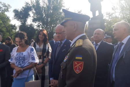 По случаю Дня Независимости Украины в Одессе возложили цветы к памятнику Т. Г. Шевченко (фото)