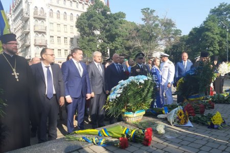 По случаю Дня Независимости Украины в Одессе возложили цветы к памятнику Т. Г. Шевченко (фото)